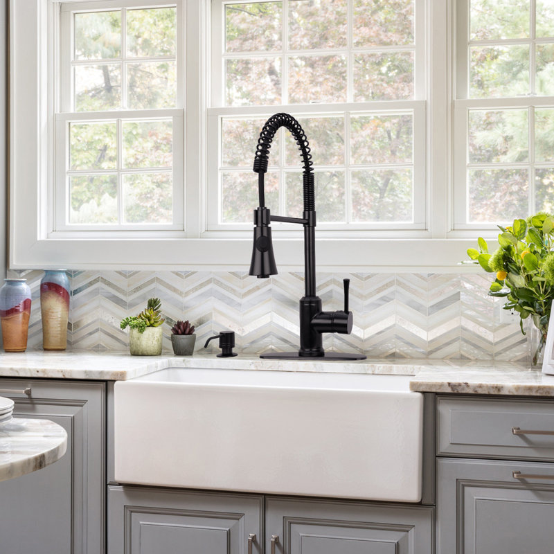 Pull Down Single Handle Kitchen Faucet, Matte Black