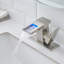 Robinet de lavabo de salle de bain avec DEL, bec cascade, un trou fixé au comptoir, poignée simple, nickel brossé, poignée de mélangeur d'eau chaude et froide