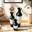 Vase de plancher décoratif en métal noir et blanc-133251295