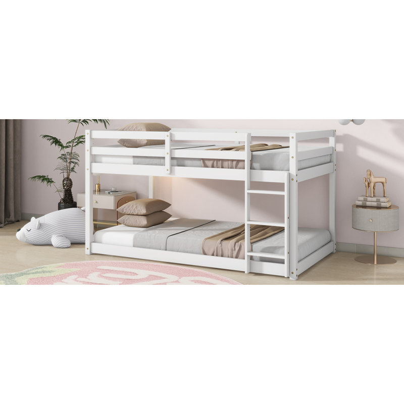 Lit superposé simple au-dessus d'un lit simple en bois massif avec échelle en bois massif et plateforme en lattes renforcées, blanc