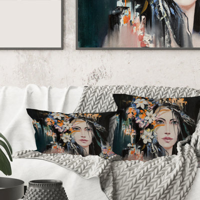 Portrait d'une jeune femme avec des fleurs I Housse de coussin carré et insert