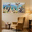 Oiseaux macareux sur une côte rocheuse avec vue sur l'océan, ensemble de 3 impressions sur toile-482569153
