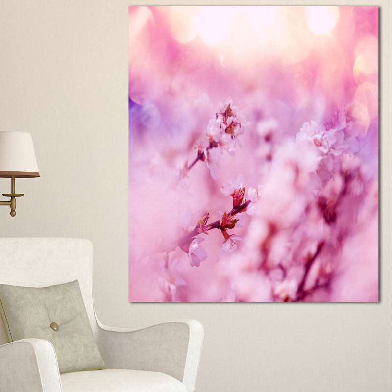 « reviewing of fleuring cerise », impression sur toile tendue, H 32 po x l 16 po x P 1 po