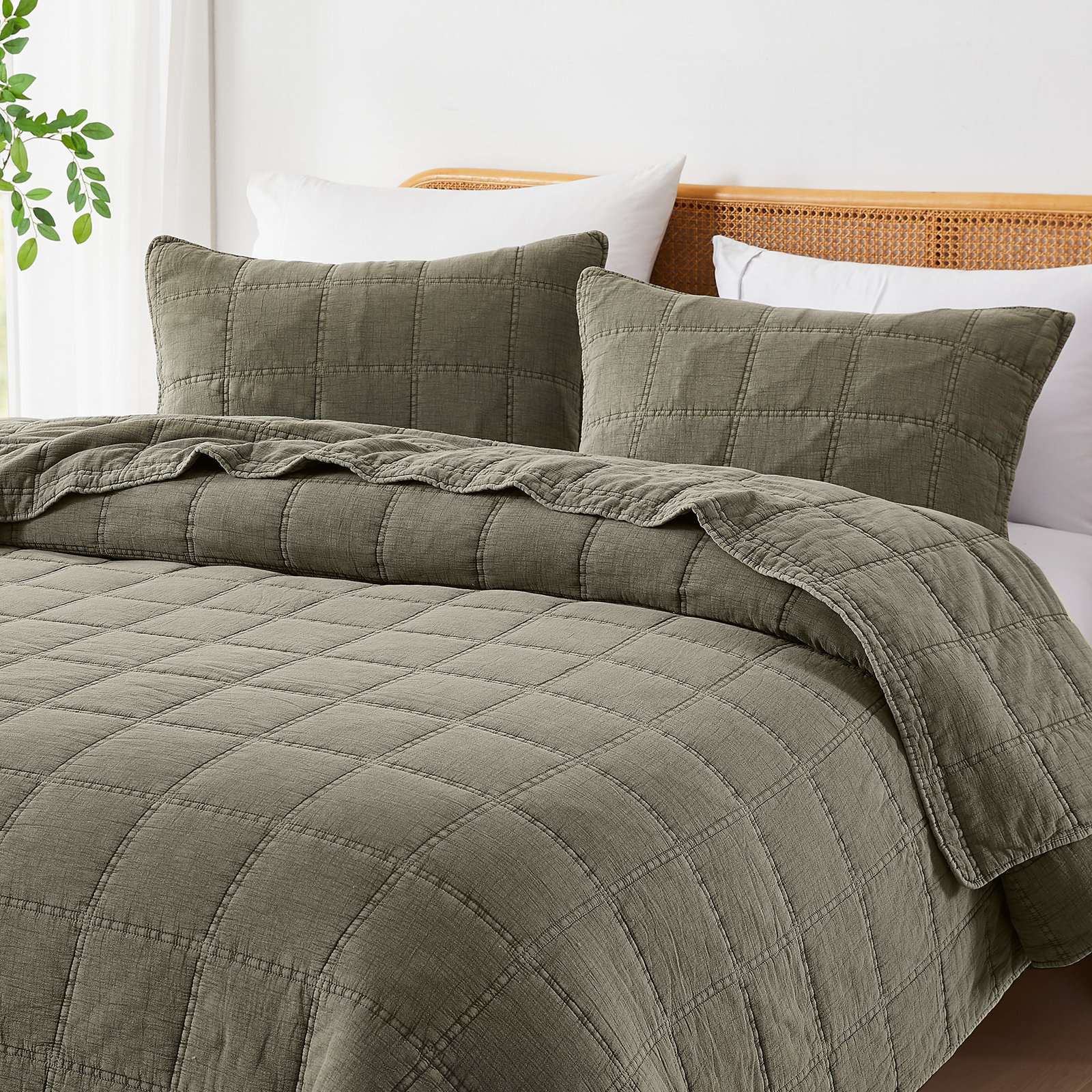 Logan Stone Washed Cotton Quilt Set, Queen Quilt + 2 Standard Shams, Gray