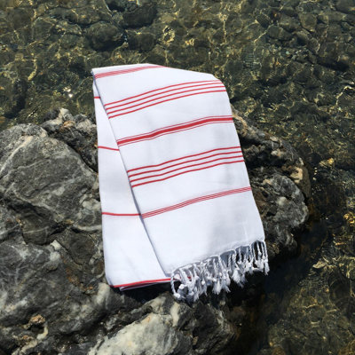 Luxueuse serviette de plage 100% coton Fouta, motif rayé rouge, 39,4 po x 70,9 po | Haute capacité d'absorption et texture douce | Lavable à la machine, parfait pour la plage, la piscine, le spa et le pique-nique - léger à 5,5 oz / pied carré