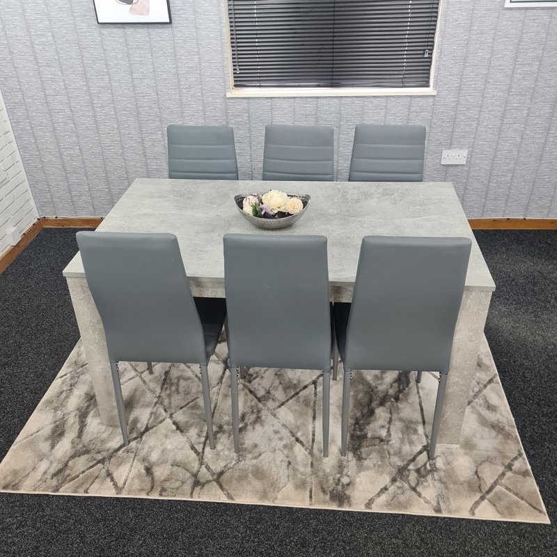 Britthany 6 - Person Dining Set