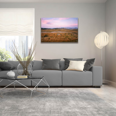 «Morning Light, Rock and Grasses - Yellowstone» par Jim Becia, art mural en verre acrylique, 36 po x 24 po