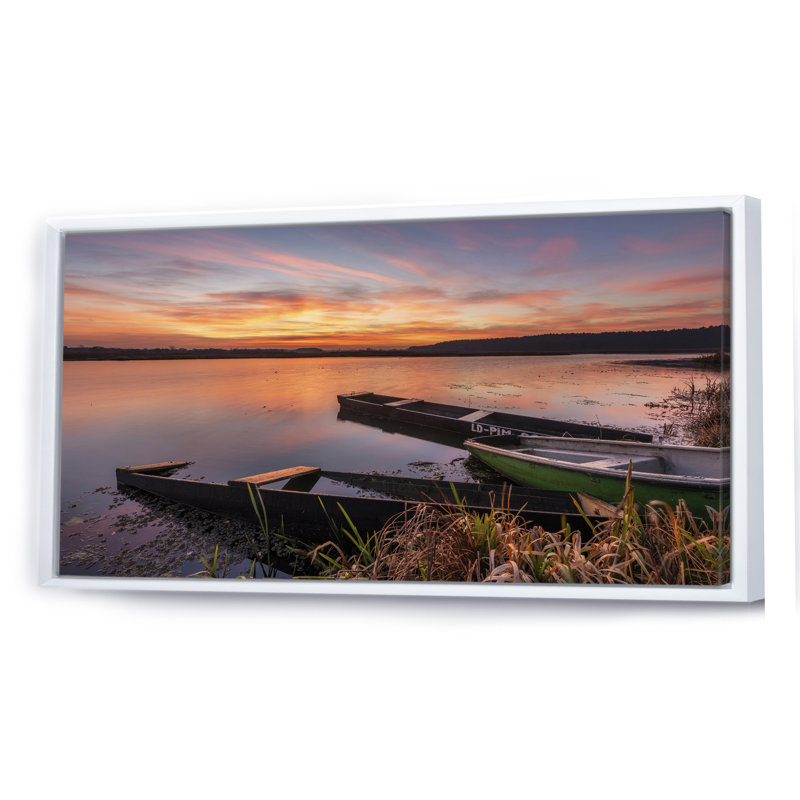 Dramatic Sunrise Lake - photographie sur toile, H 30 po x l 40 po x P 1,5 po, Cadre blanc