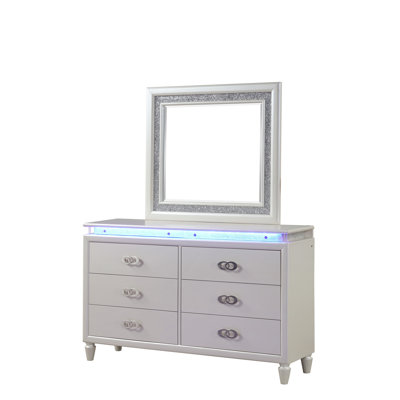 Commode blanc laiteux