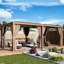 Pergola à persiennes 10 ‘X 20 'Aurora avec amants réglables à double couche, système de gouttière intégré et prise de charge USB, moustiquaire et rideaux-130174129-130174128