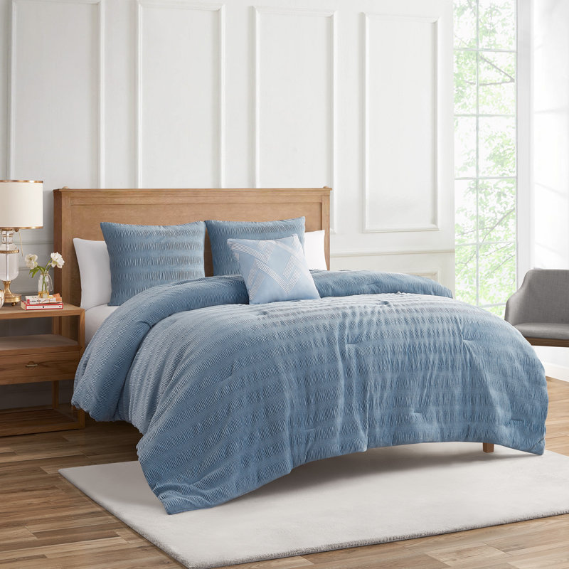 Ensemble d'édredon 4 pièces Bryn, Blue, King Comforter + 4 of Additional Pieces Included