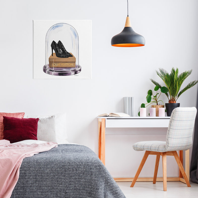Talons noirs en toile cloche, design par Amanda Greenwood, H 17 po x l 17 po