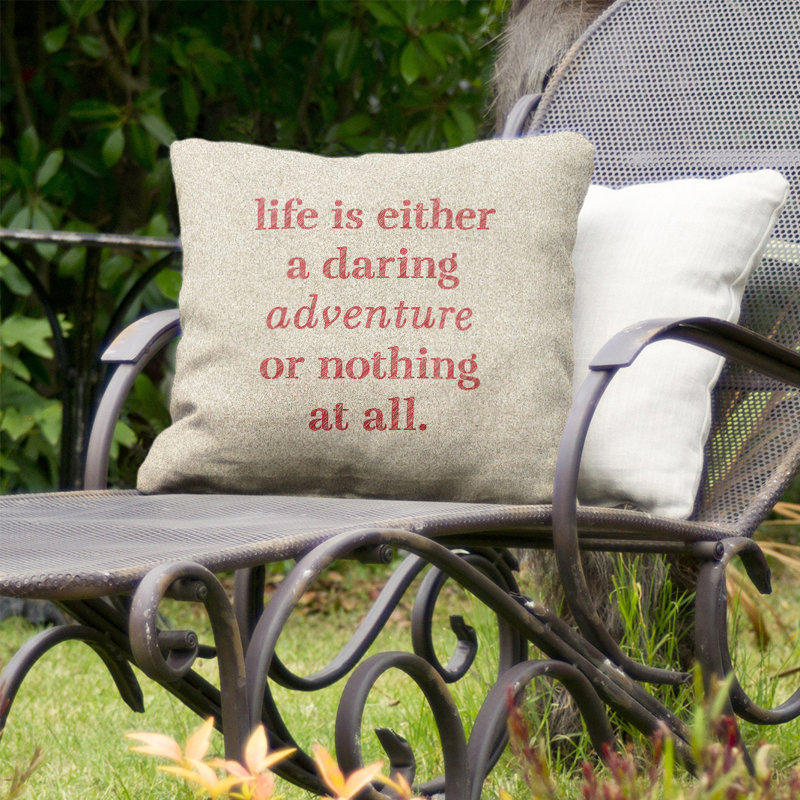 Coussin décoratif intérieur / extérieur Life Adventure, 18 po x 18 po, Blanc / rouge