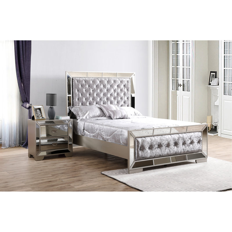 Lit double contemporain champagne argenté, H 64 po x l 60 po x P 87 po, fait pour une chambre charmante avec des éléments de style