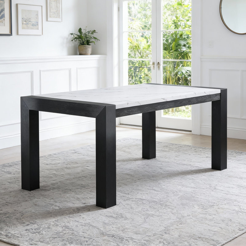 Table basse de salon moderne et fonctionnelle