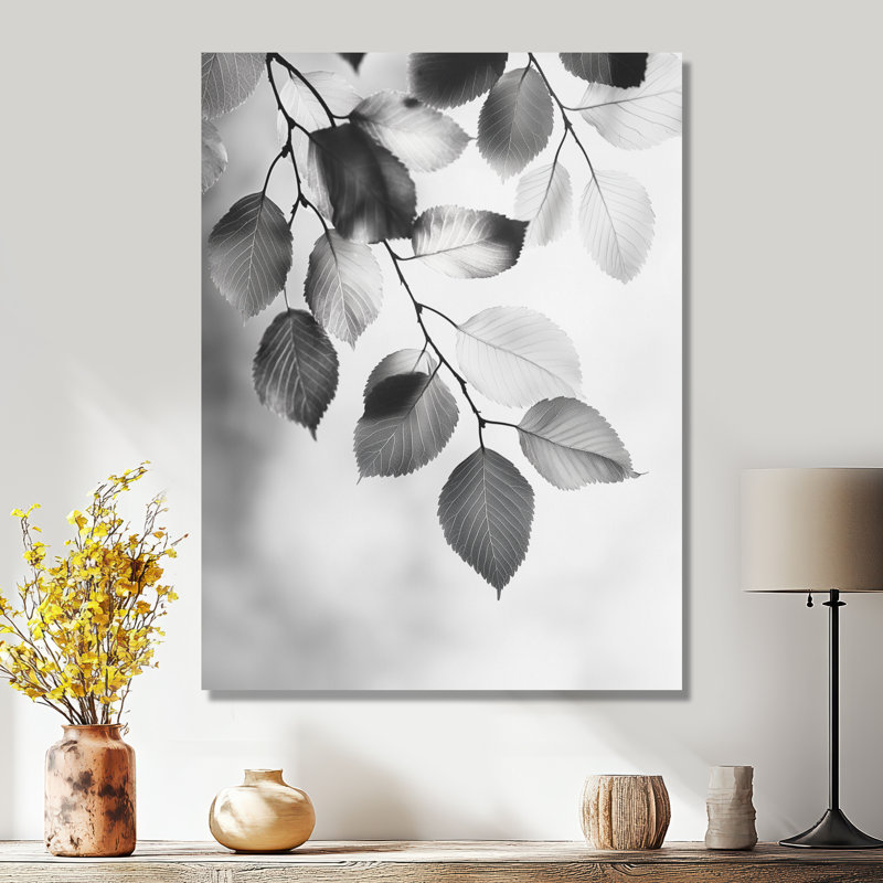 Feuilles noires et blanches, doux brise II - impression traditionnelle sur métal, feuilles, art mural en métal