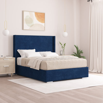 Chelby Upholstered Bed
