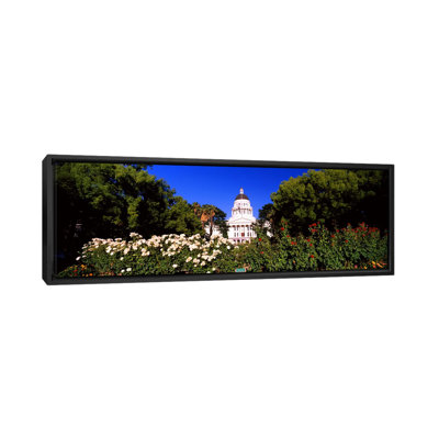 Façade d'un bâtiment du gouvernement, California State Capitol Building, Sacramento, California, USA # 2 par Panoramic Images - Reproduction sur toile tendue sur châssis