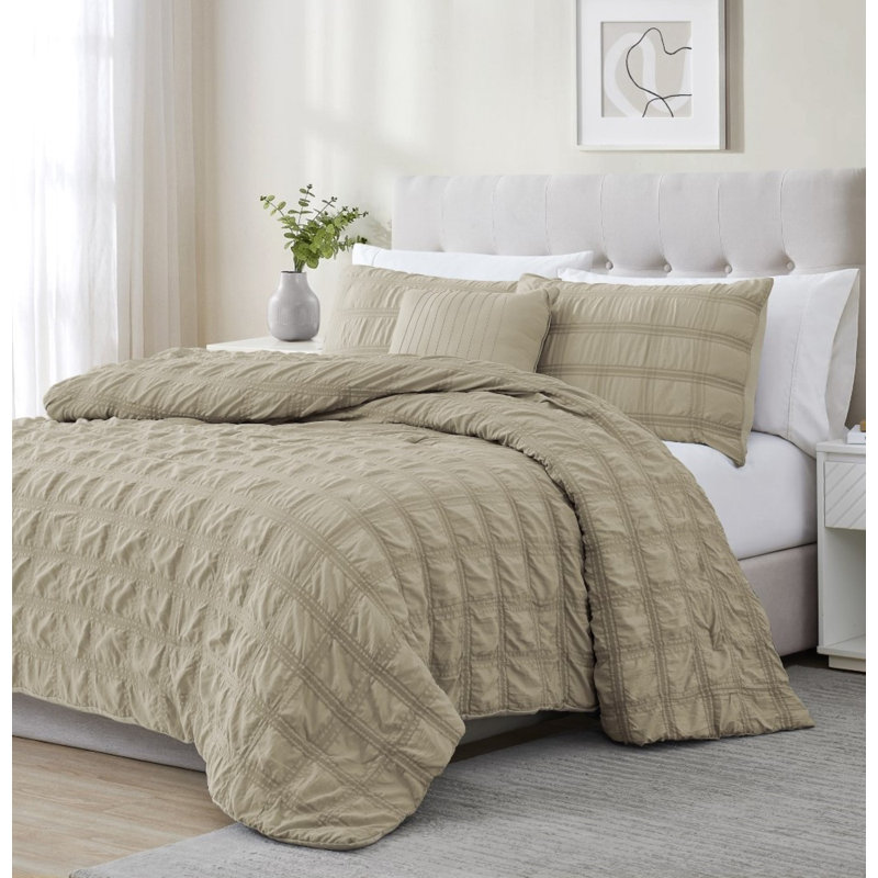 Eliza Seersucker Comforter Set, King Comforter + 2 King Shams +  1 Throw Pillow, Tan