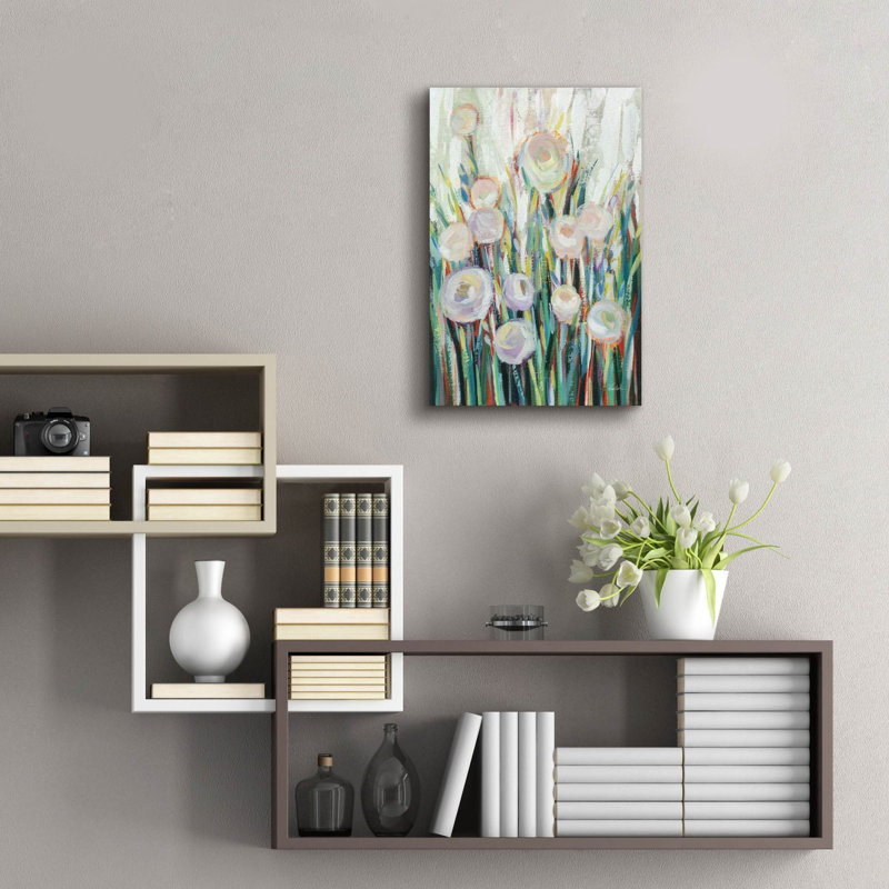 «Sprinkled White Flowers 2» par Silvia Vassileva, art mural en verre acrylique, H 24 po x l 16 po x P 0,2 po