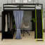 Structure de lit mezzanine en bois peu encombrante avec garde-robe intégrée, tablettes de rangement, rideaux occultants et lumières RVB-914694375