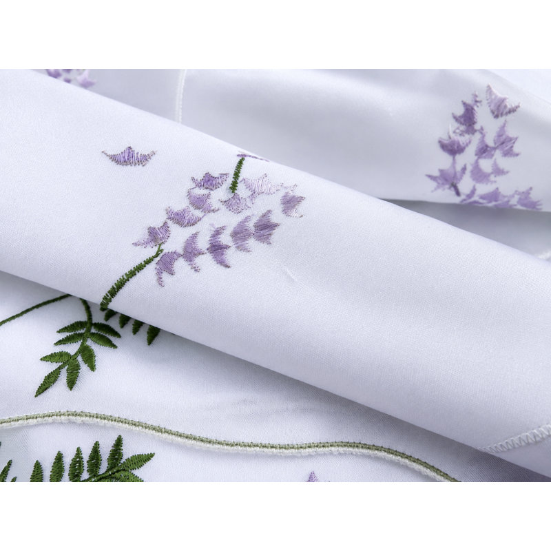 Chemin de table brodé Lavender, L 54 po x l 15 po