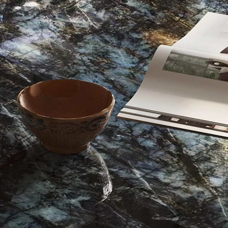 Table basse en marbre avec structure en acier inoxydable, H 30 cm x l 20 cm
