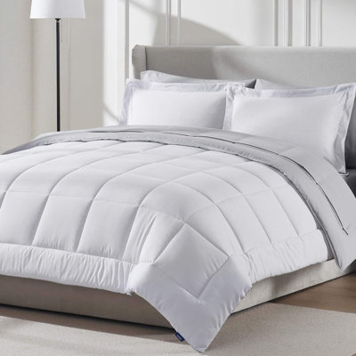 Ensemble d'édredon réversible Bed-in-a-Bag avec draps et oreillers en duvet synthétique