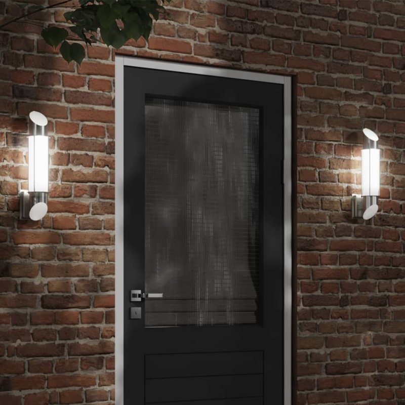 Plug-in 1 Light Outdoor Wall Light, Silver