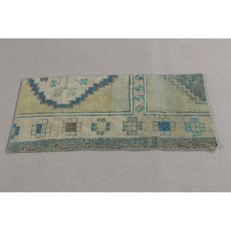 Tapis turc rétro vintage tissé à la main, idéal pour les vestibules et les petits espaces avec charme antique