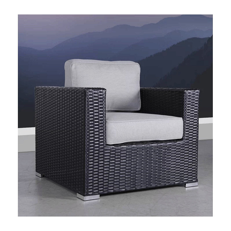 Chaise de patio entièrement assemblée avec coussins