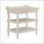 Table de chevet blanche Aria avec pieds tournés et plateau coulissant pour un rangement supplémentaire