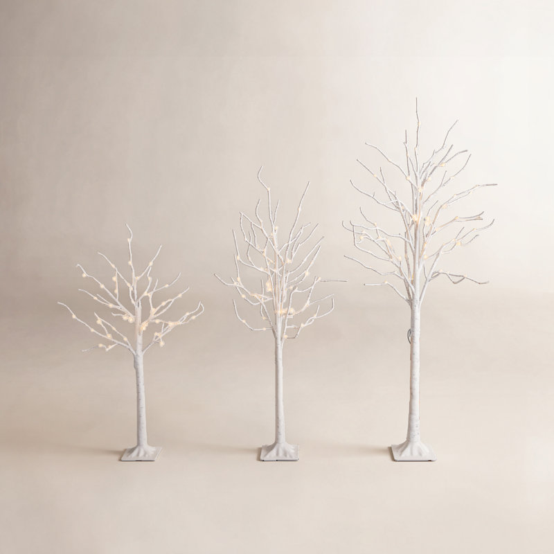 4 pi. 6 pi. 8 pi. Bouleaux artificiels pré-éclairés avec lumières DEL - ensemble de 3, H 72 po x l 22 po x P 22 po, Blanc