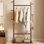 Portemanteau autoportant en bois massif, finition noyer, 23,6 * 11 * 71 pouces, écologique et facile à assembler, pour la chambre / le vestibule / le salon