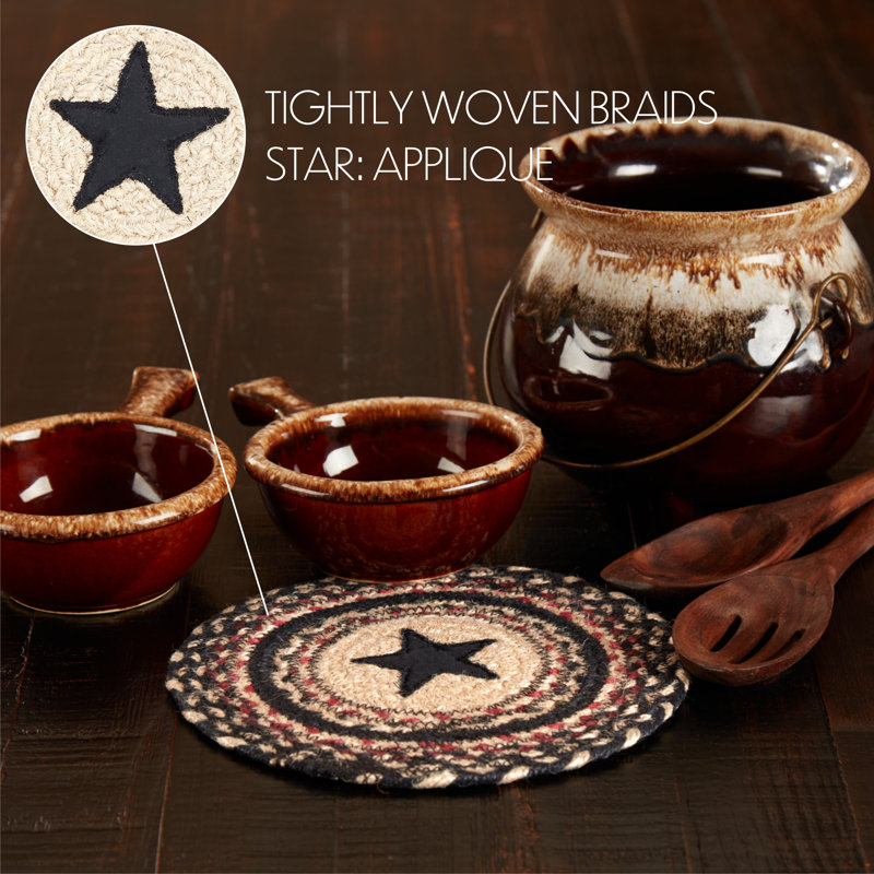 Colonial Star Black and Red Jute Round Trivet