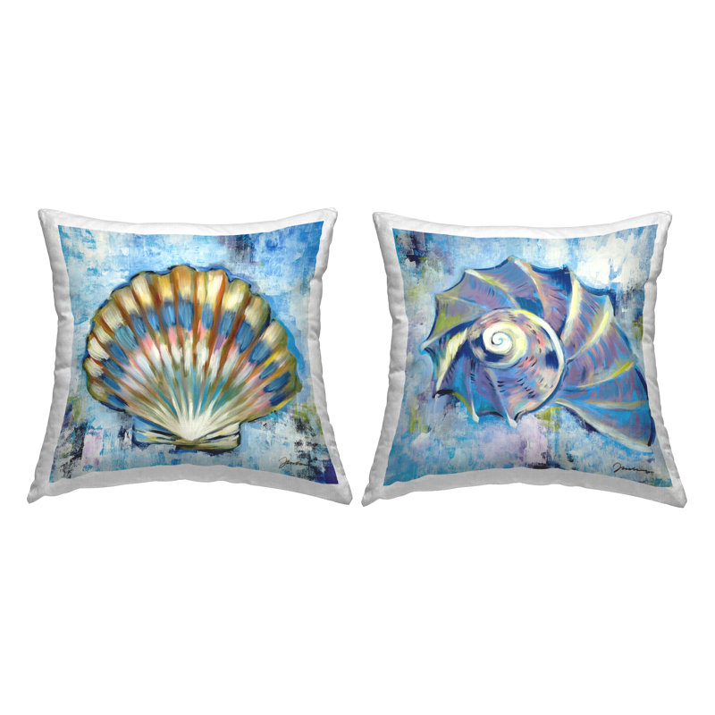 Coussin décoratif moderne à motif de coquillages nautiques par Liz Jardine