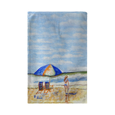 Serviette de plage et chaises de plage