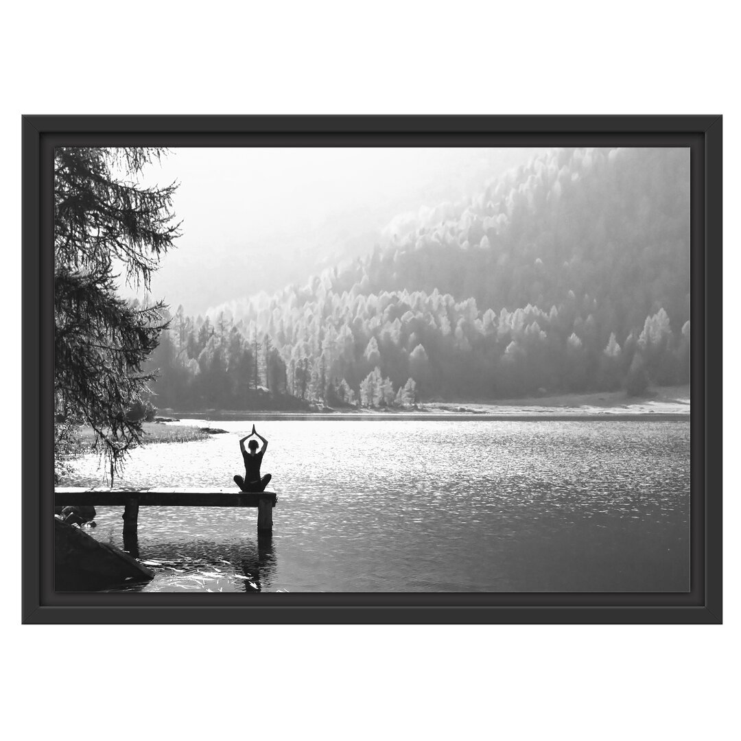 Gerahmtes Wandbild Yoga am See Kunst B&W