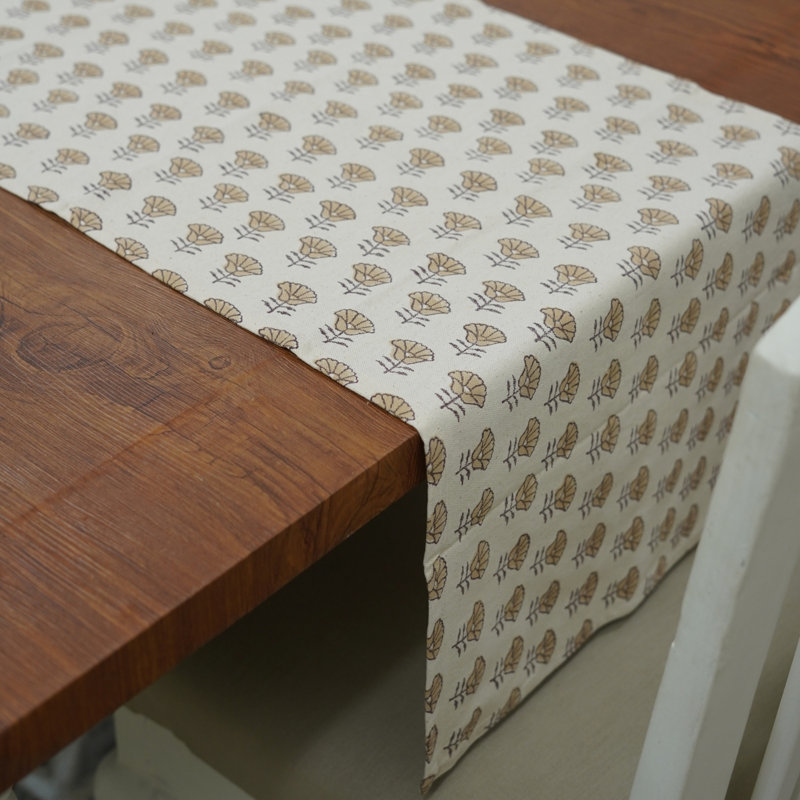 Chemin de table Red Barrel Studio® 16X90 fait à la main, chemin de table classique, Kohinoor, beige, Rectangle 11 po