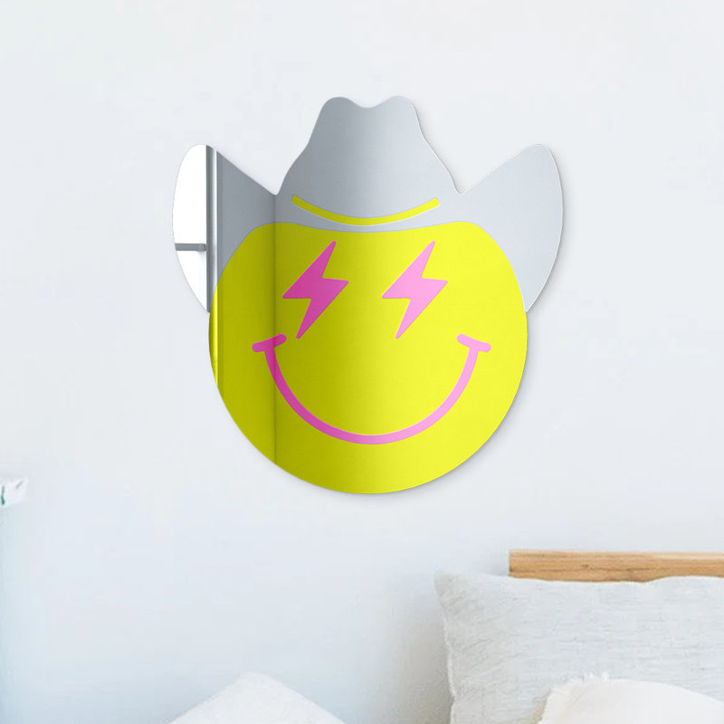 Visage heureux avec chapeau de cowboy et yeux éclair, H 23 po x l 23 po x P 1 po, Jaune