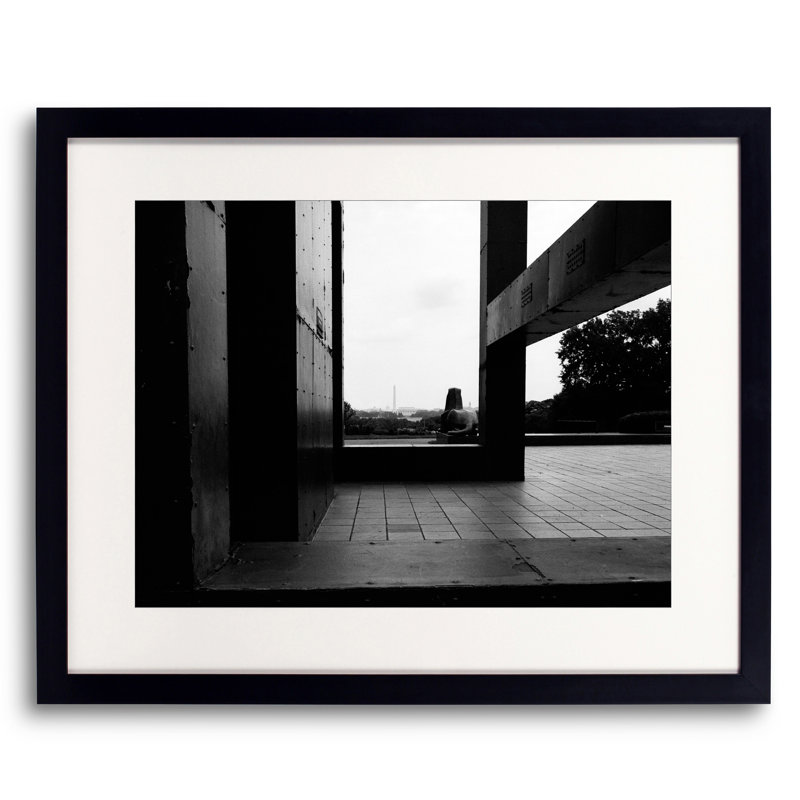 Carillon Guardian par Scott Wurzel - photographie, Papier avec cadre noir, 16" H x 20" W