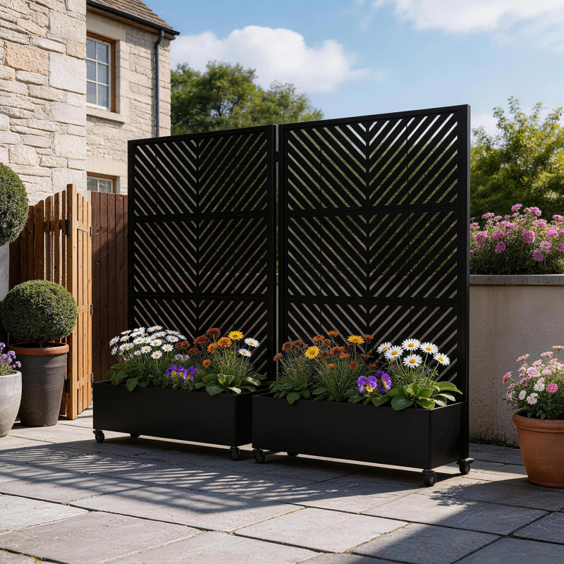 Boîte à fleurs en métal avec treillis et roues Orin, H 70,8 po x l 47,2 po x P 15,7 po, Noir