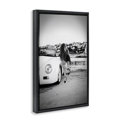 Femme chic chic en voiture