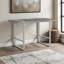Bureau d'ordinateur à finition grise avec pieds en métal argenté H 29,79 po x l 48,82 po x P 23,54 po Curtice
