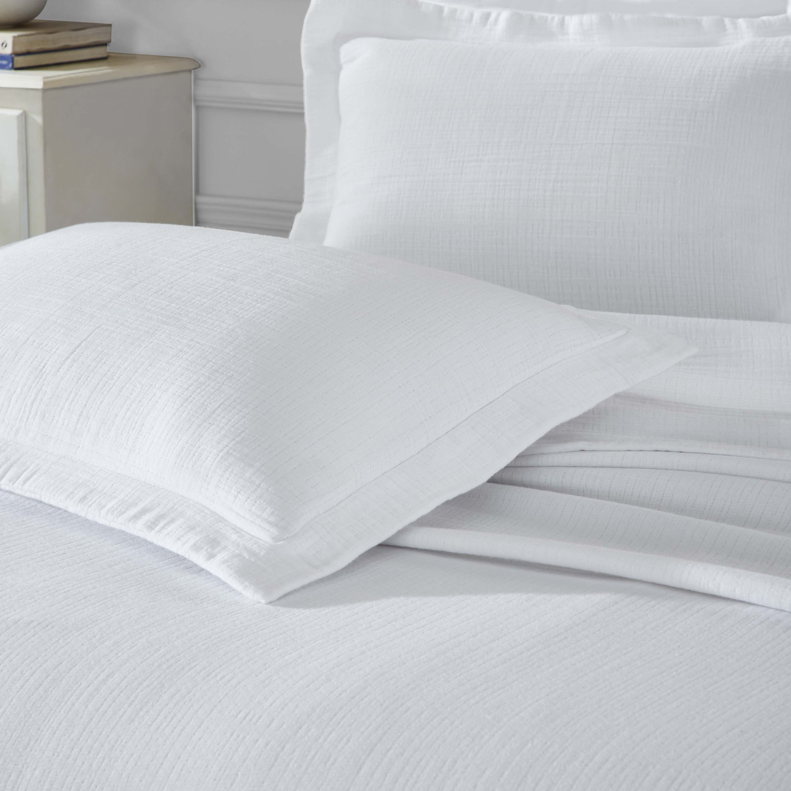 Reversible Matelasse Bedspread Set, Full Bedspread + 2 Standard Shams, White