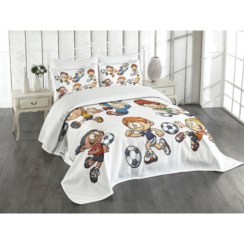 Kids Cartoon Soccer Queen Bedspread Set in White Polyester