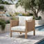 Chaise de patio d'extérieur en bois avec accoudoirs en osier tissé PE brun clair et beige