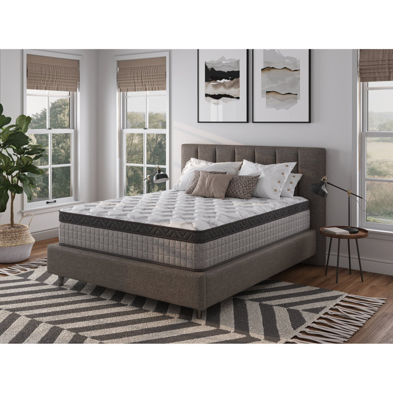 Le grand matelas de 10 po comprend de la mousse viscoélastique gélifiée rafraîchissante et, pour un soulagement idéal, un isolement apaisant et une taille de nuit apaisante, assure un meilleur sommeil