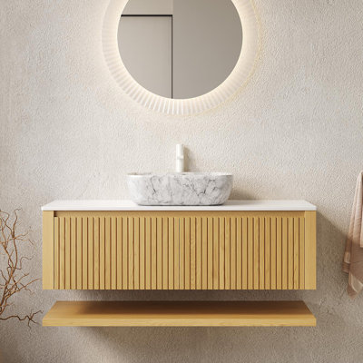 Meuble-lavabo flottant moderne de 48 po avec plateau en pierre frittée blanche et vasque en céramique de marbre, armoire en contreplaqué massif avec tablette ouverte et tiroirs à fermeture en douceur, pré-assemblé avec finition chêne érable