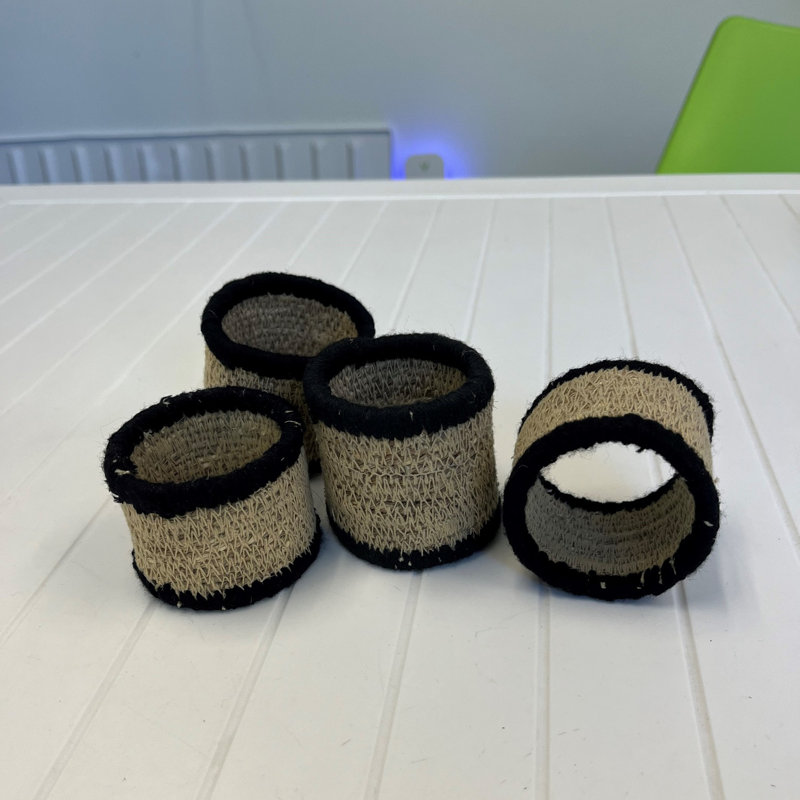 Rond de serviette, Noir